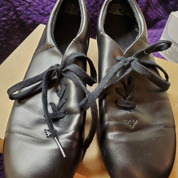 Capizo Black Tap Shoes - Picture 2 of 3